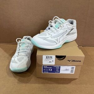 Mizuna Thunder Blade Z Court Shoes - Women’s Size 7.5